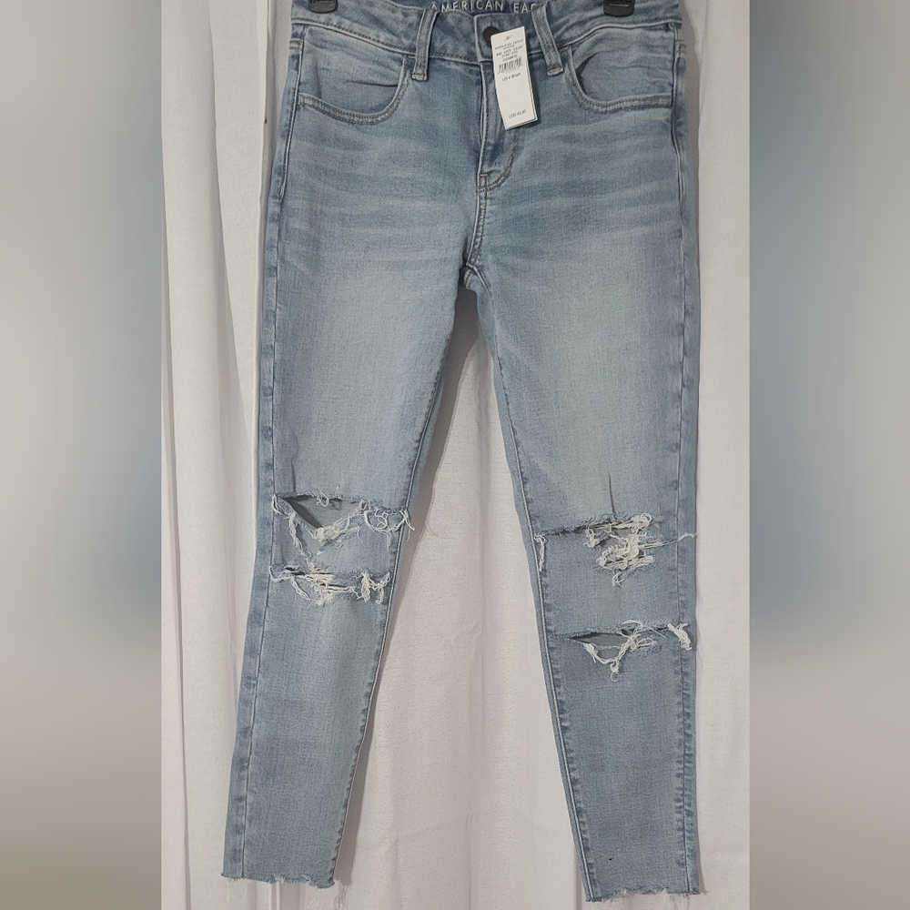 NWT  Ripped American Eagle Size 4 Jeans